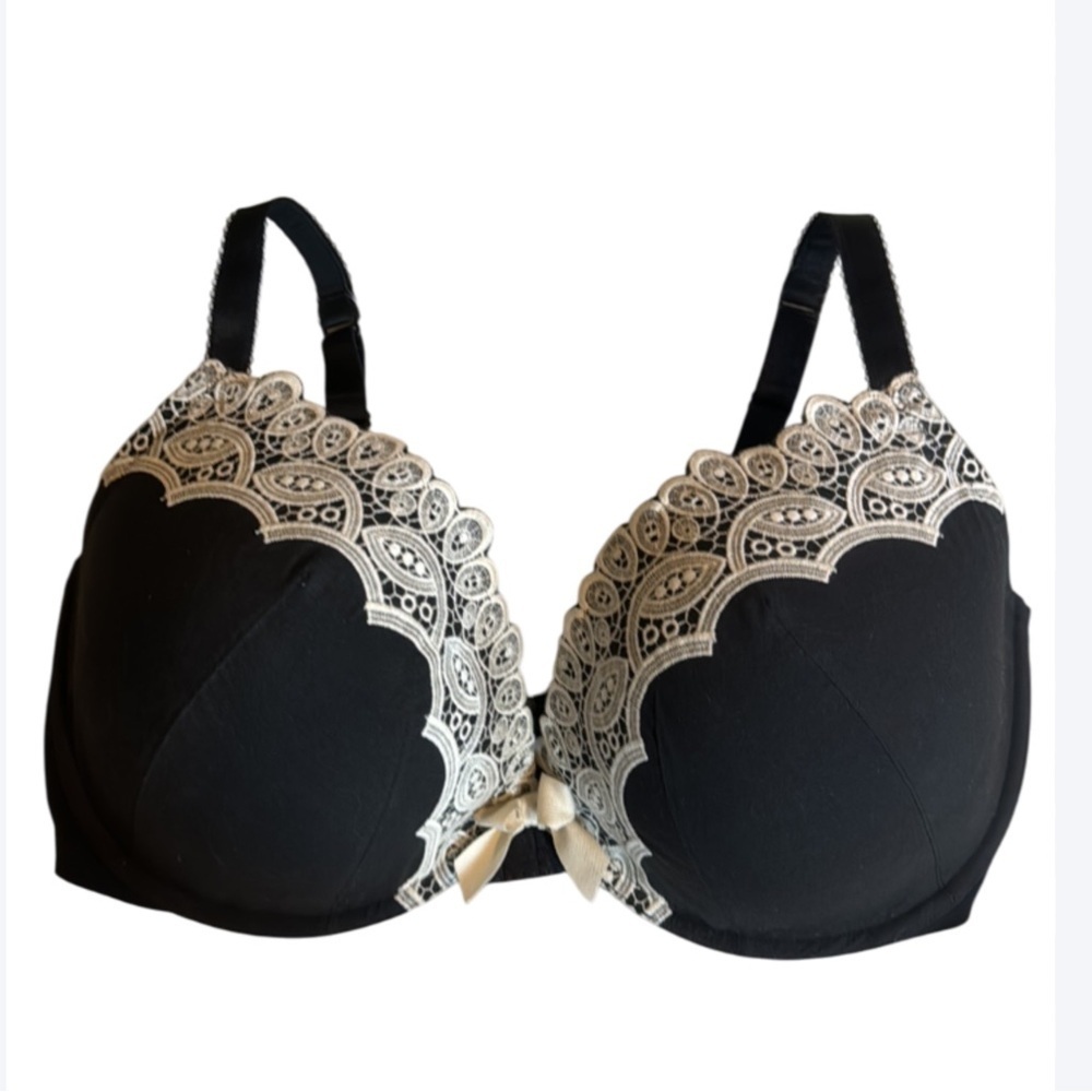 Cacique Black plunge bra with white eyelet lace trim Size 44DDD New with tag